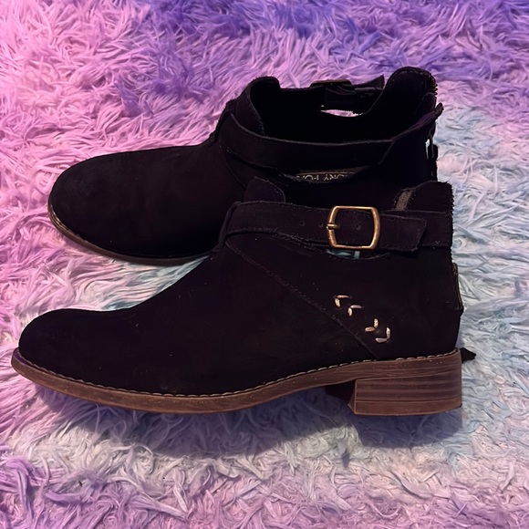 Adorable Boots 💝 - Picture 1 of 3